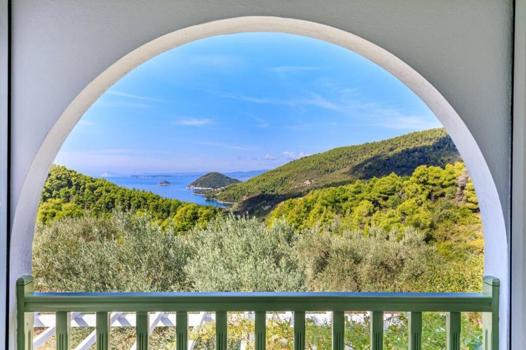 Nina-Myrtia Countryside House Skopelos Ditropo Exterior foto
