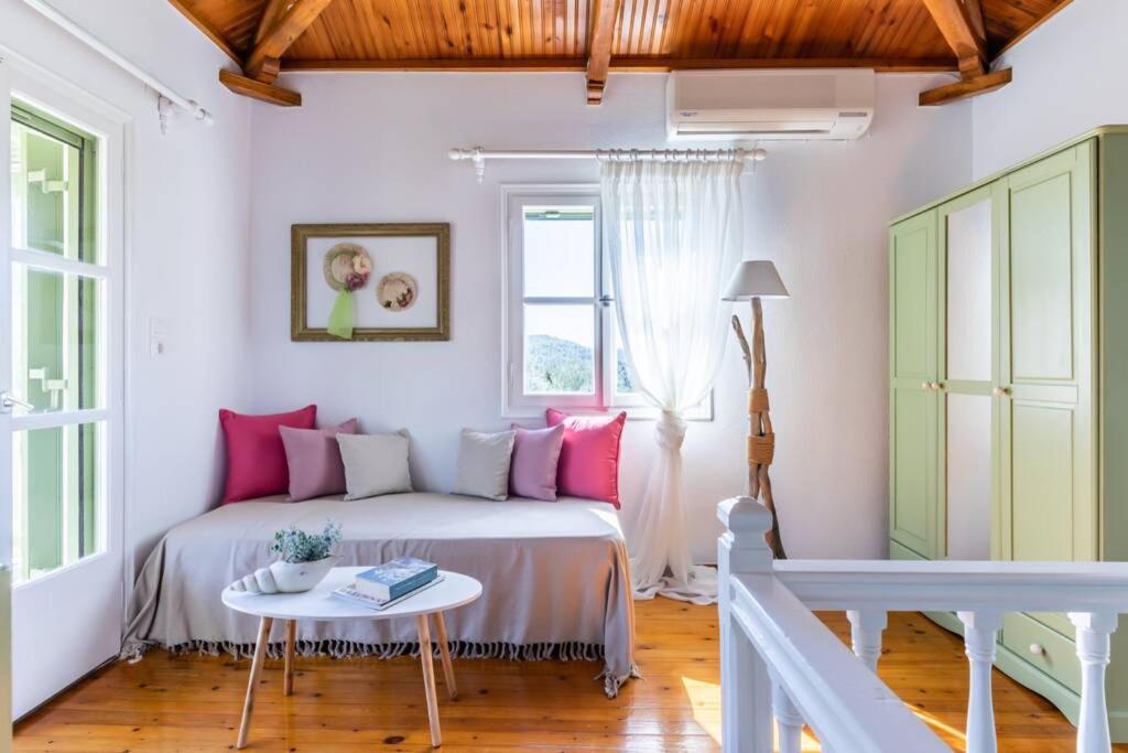 Nina-Myrtia Countryside House Skopelos Ditropo Exterior foto