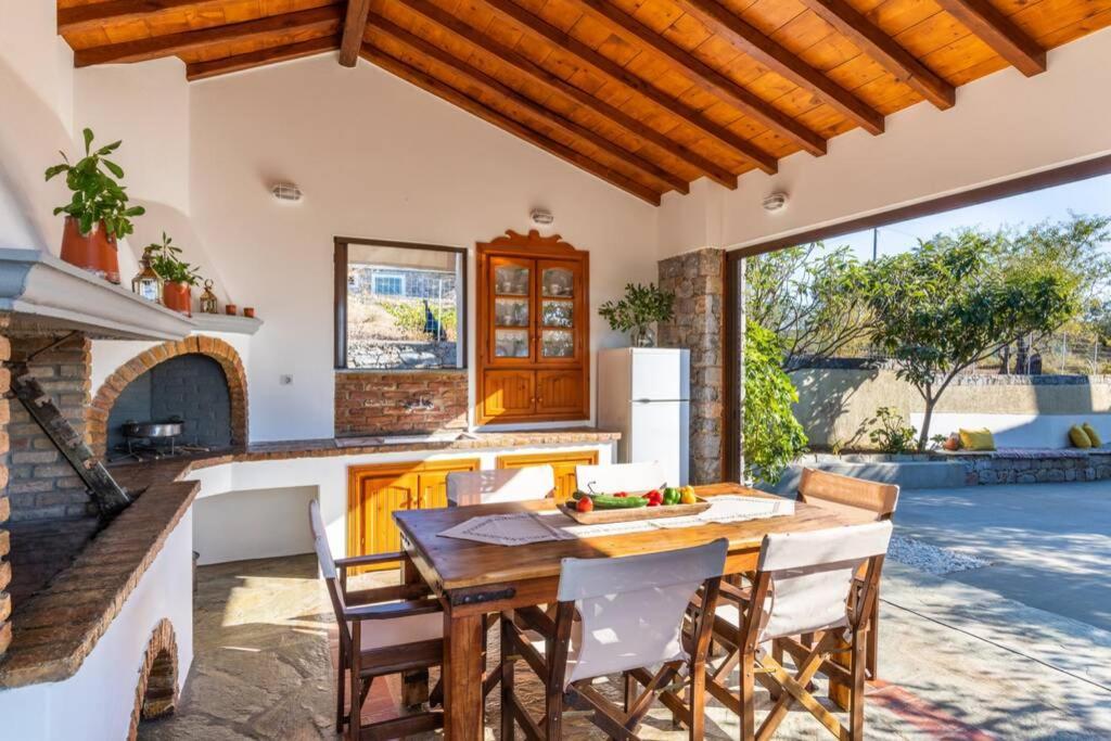 Nina-Myrtia Countryside House Skopelos Ditropo Exterior foto