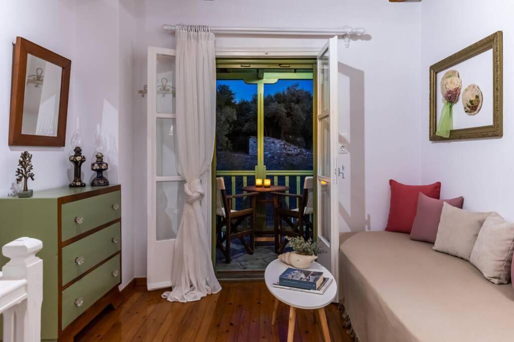 Nina-Myrtia Countryside House Skopelos Ditropo Exterior foto