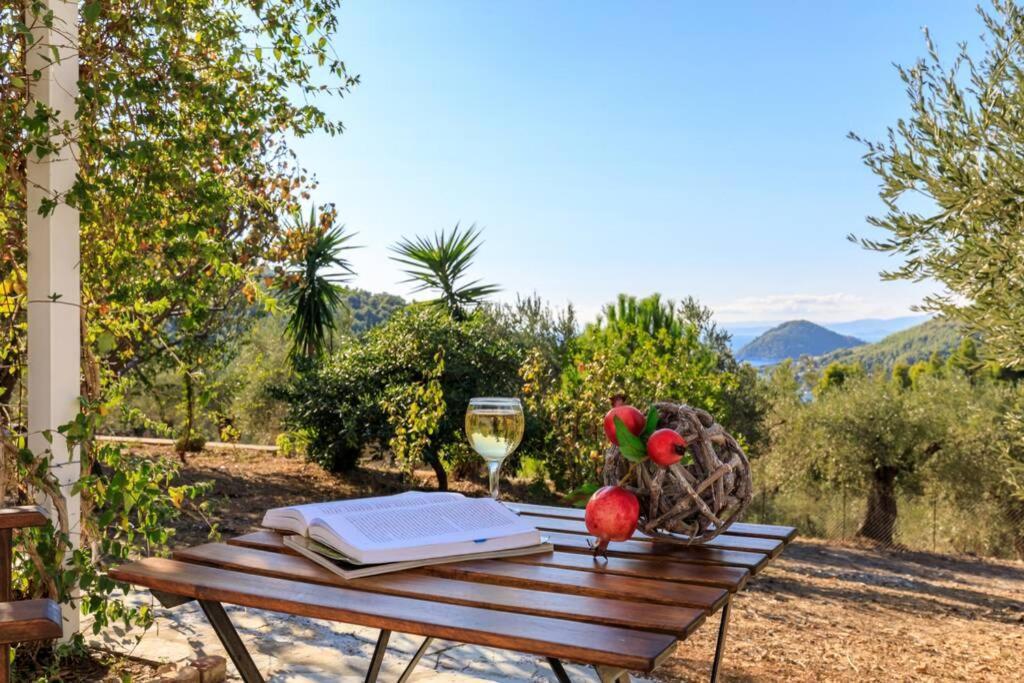 Nina-Myrtia Countryside House Skopelos Ditropo Exterior foto