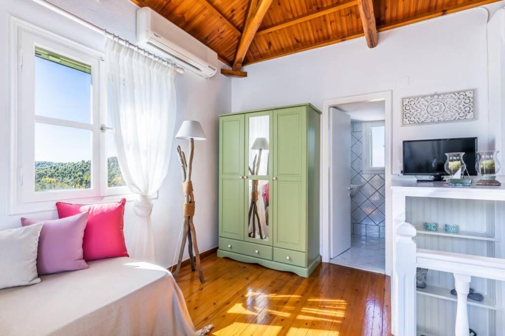 Nina-Myrtia Countryside House Skopelos Ditropo Exterior foto